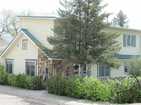 24 W Hill St, Newcastle, WY 82701