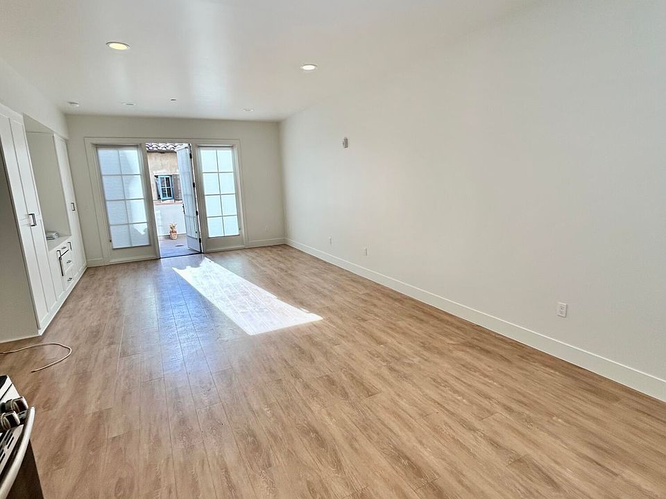 1st image of 112 E Ortega St #206