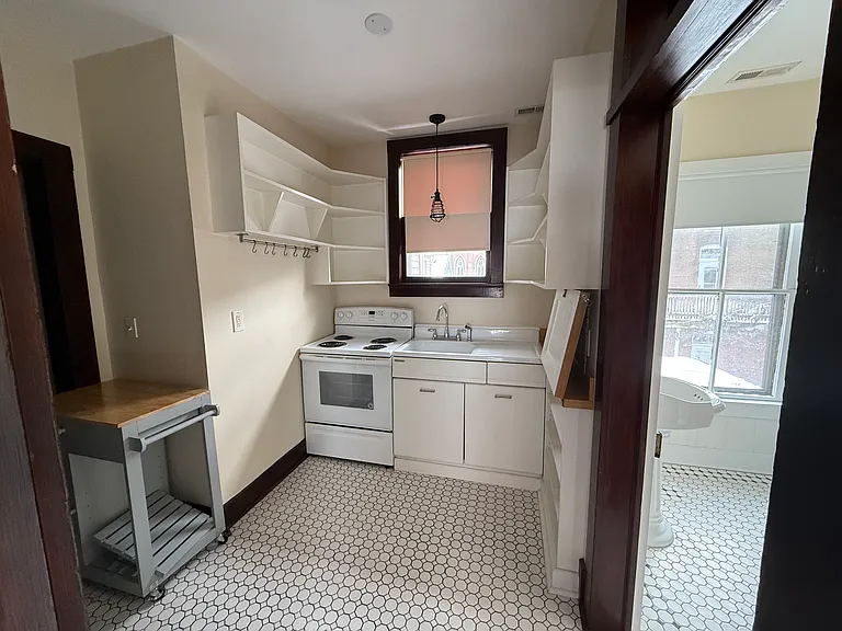 513 SE 2nd St #D — Photo 3