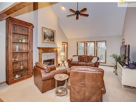 Great Room with Vaulted Ceilings