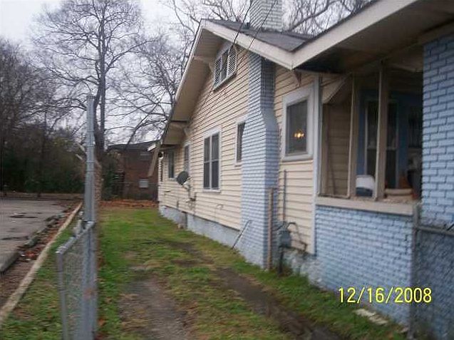 2nd image of 604 14th St SW
