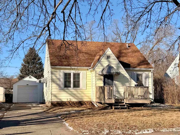 2909 Isabella St, Sioux City, IA 51103