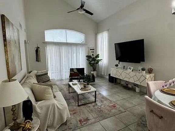 4th image of 6752 Green Island Cir