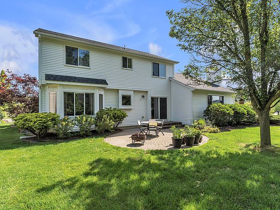 2nd image of 2690 Chateau Ct