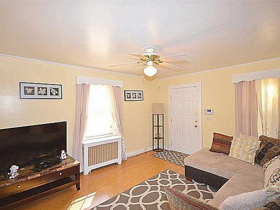 3rd image of 121 Hunnewell Ave