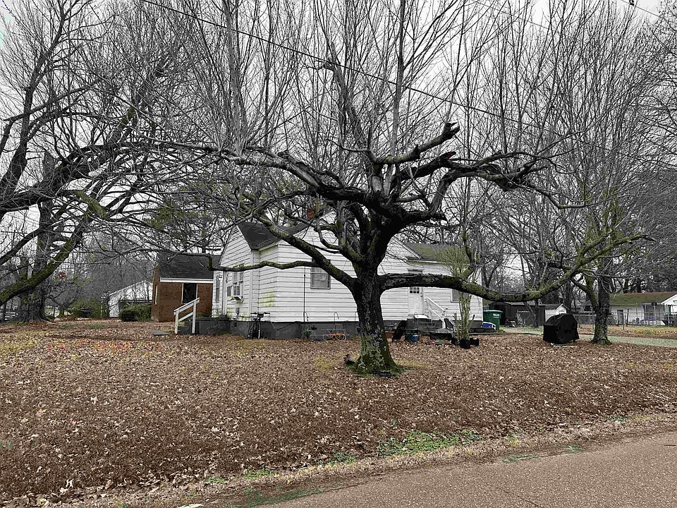 2nd image of 18 Charles Ave