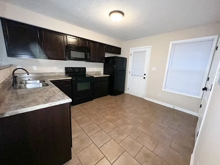 685 Oliver Loop #D — Photo 14