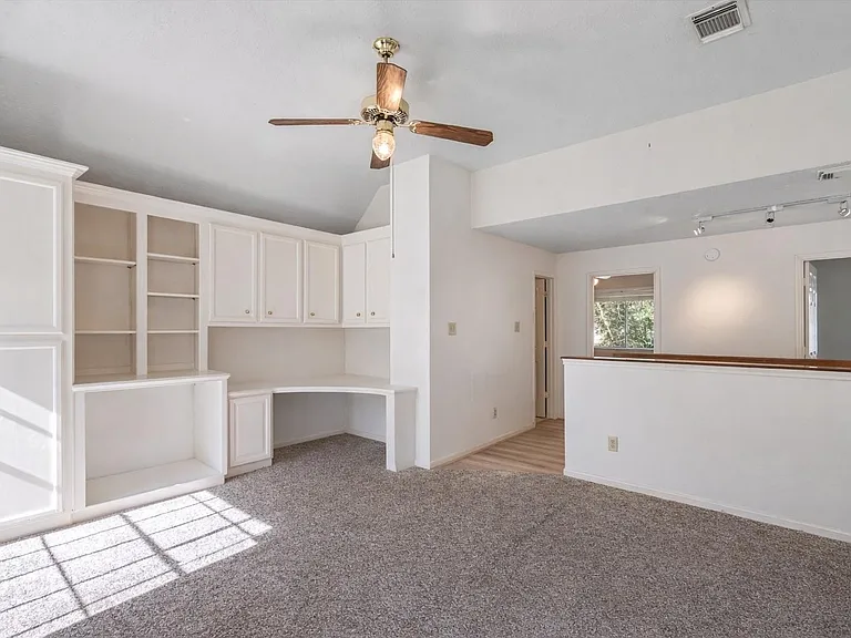 2630 Lakeway Dr — Photo 28