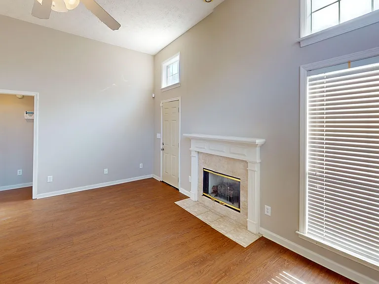 860 Autumn Ridge Rd — Photo 4