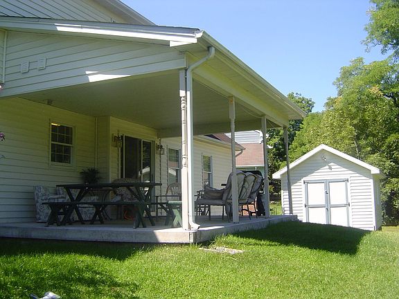 veiw of back porch and shed