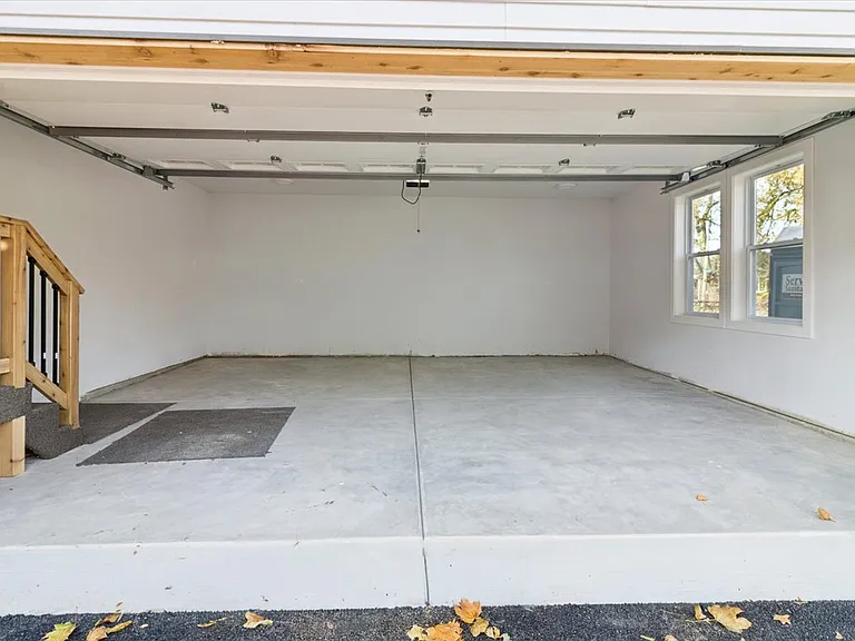 302 Hughes Ave — Photo 21