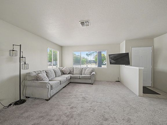 4th image of 861 Redwood Blvd
