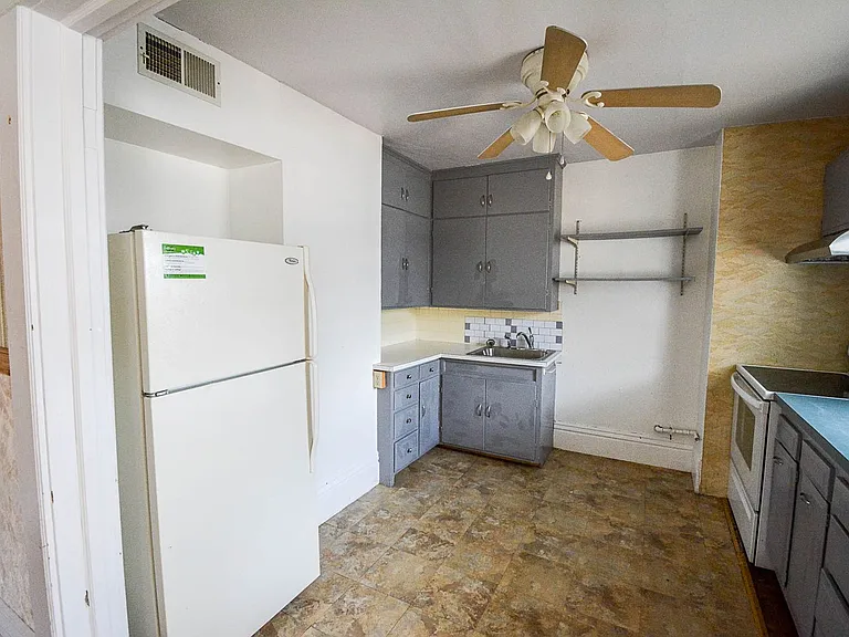 209 S Pearl St — Photo 12