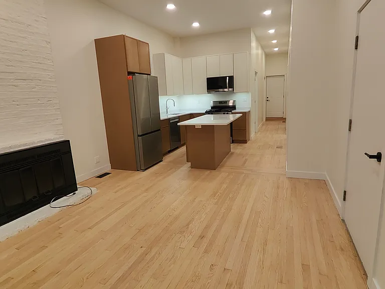 2132 W Potomac Ave #1 — Photo 4