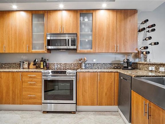 4th image of 2633 14th Ave Unit 304