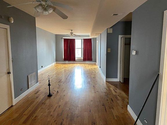 3rd image of 1228 W Belmont Ave #2