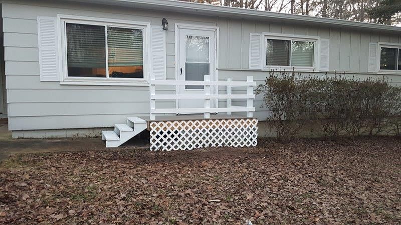 2nd image of 1514 Sycamore Dr NW