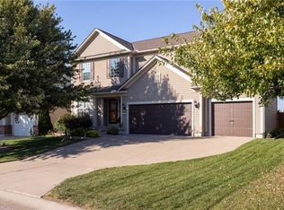 1220 SW Sapperton Rd, Lees Summit, MO 64083