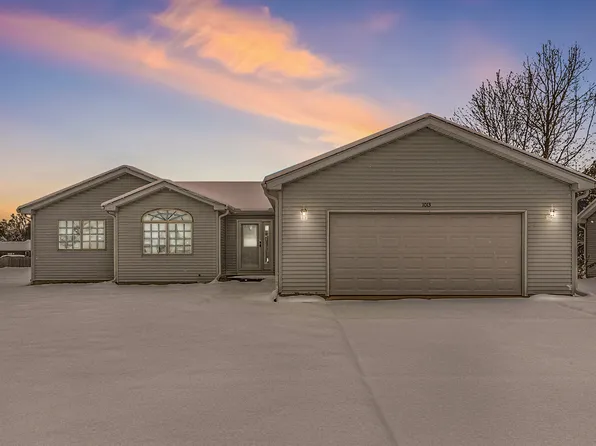 1013 Taylor Dr, Plainwell, MI 49080