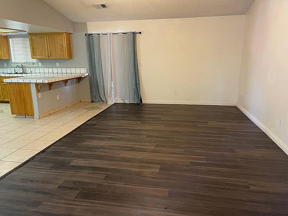 4th image of 221 Flores Way