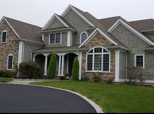 24 Logging Trail Ln, Brookfield, CT 06804