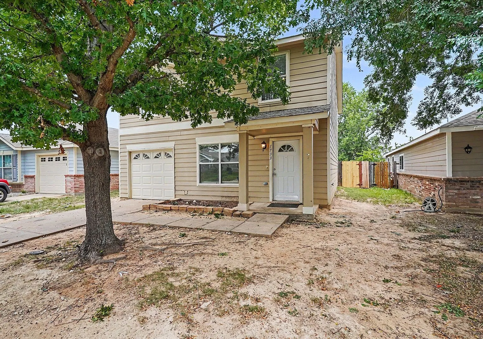 Welcome to 1733 Vineridge Lane in desirable Burleson! — Photo 2