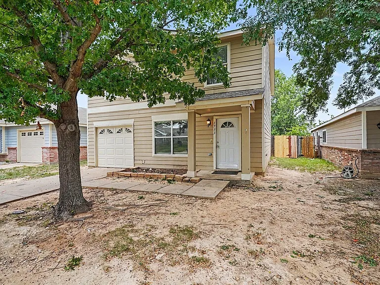 1733 Vineridge Ln — Photo 2