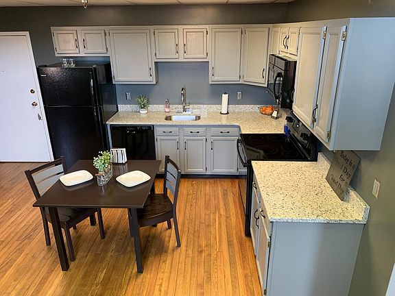 4th image of 616 W College Ave #9