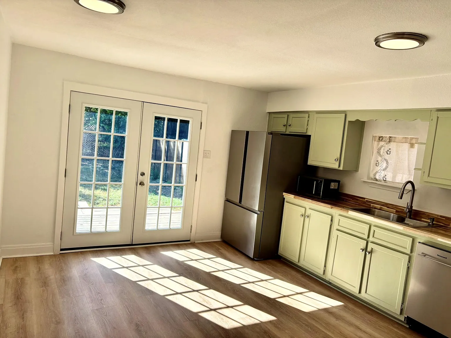 3 bed, 2.0 bath, 1110 sqft, $2,500 — Photo 4