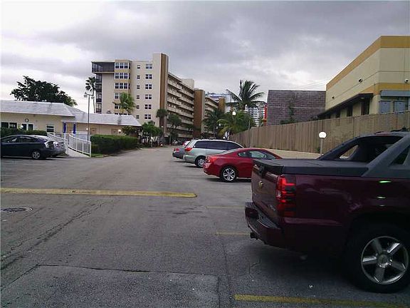 2nd image of 1075 NE Miami Gardens Dr APT 111W