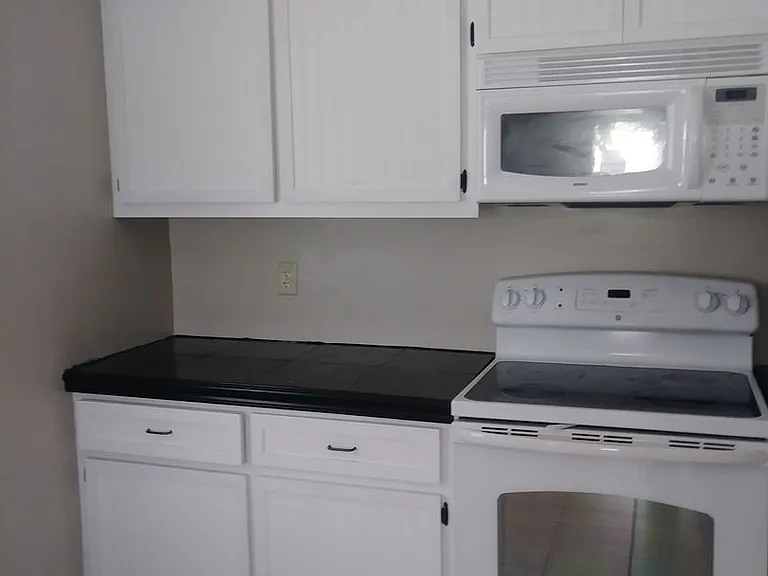 346 N Dewey St — Photo 4