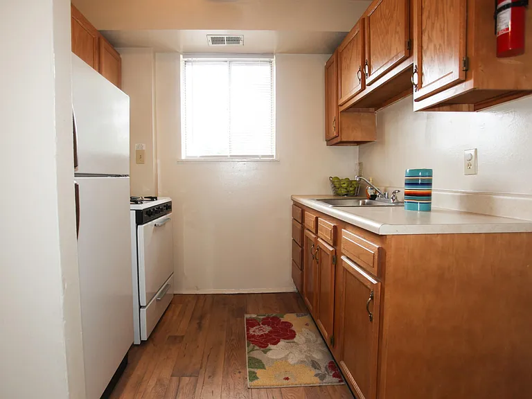 Parkside Gardens Apartments and Townhouses — Photo 48