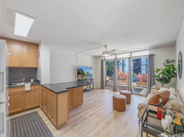 1914 University Ave APT 207, Honolulu, HI 96822