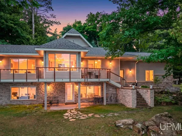 W8076 S Lake Antoine Rd, Iron Mountain, MI 49801