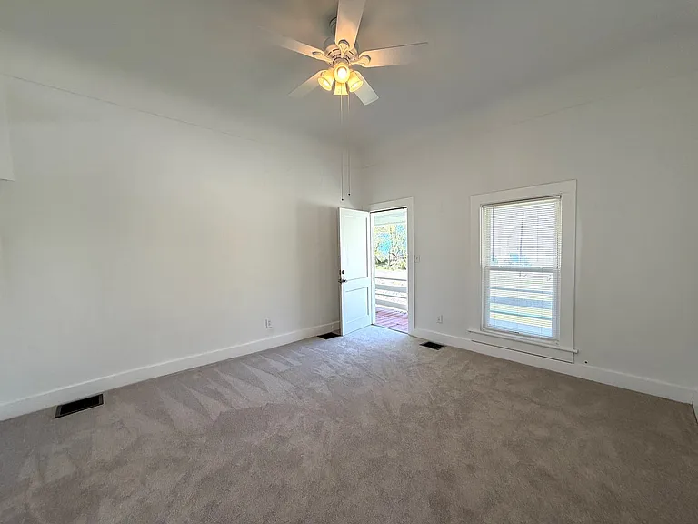 12 Long St — Photo 5