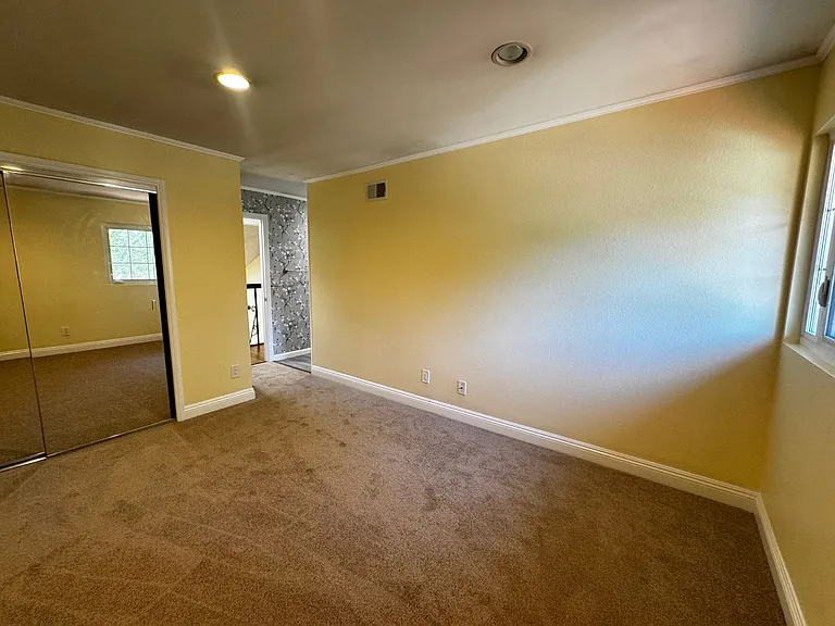 1580 Valecroft Ave — Photo 26