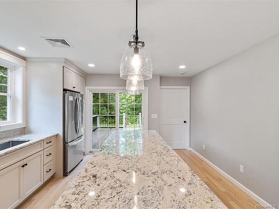 5th image of 22-1 Jericho Dr