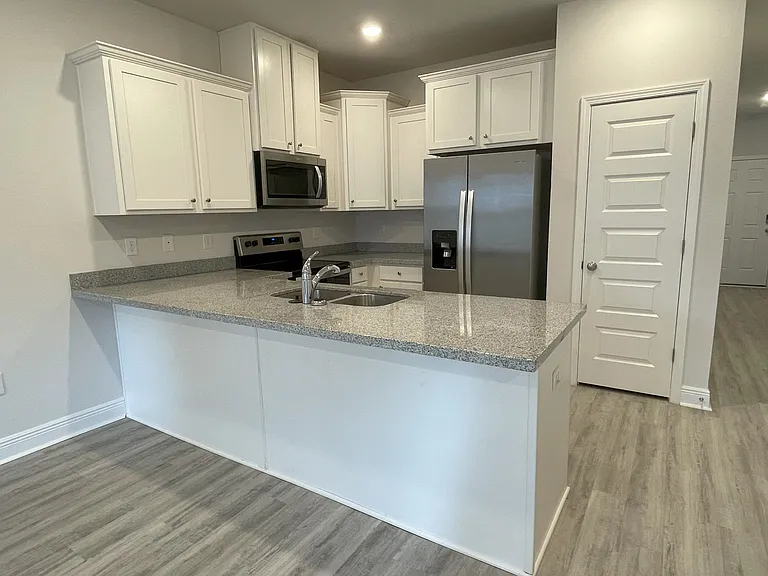 9815 Fowler Ave — Photo 11