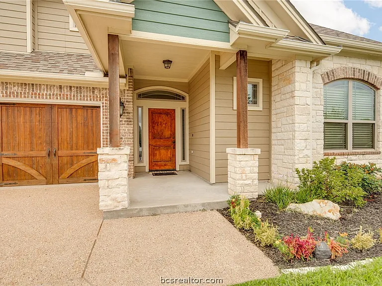 4025 Crestmont Dr — Photo 3