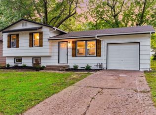 7410 Melrose Ln, Shawnee, KS 66203