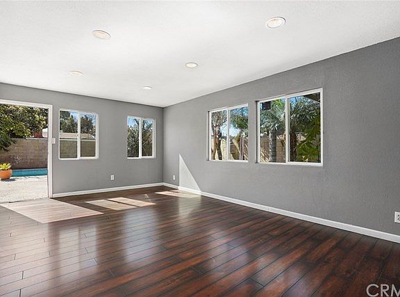 4th image of 1416 W Chateau Ave