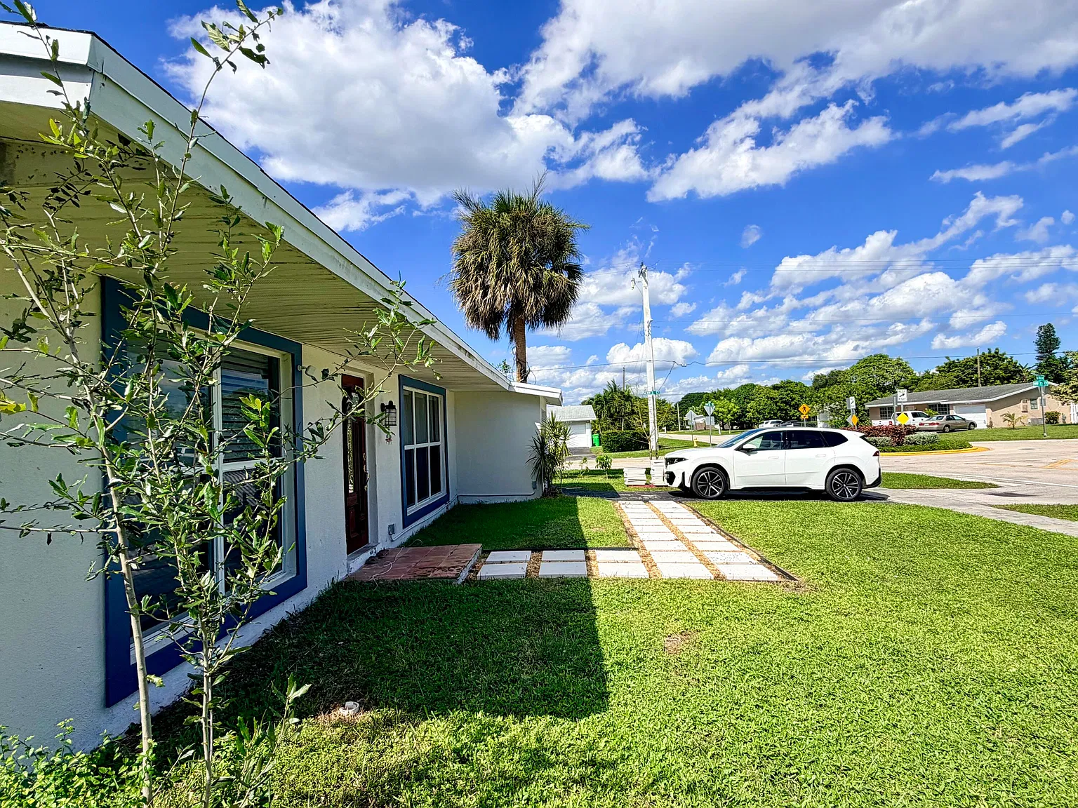 3 bed, 2.0 bath, 1200 sqft, $3,000 — Photo 2