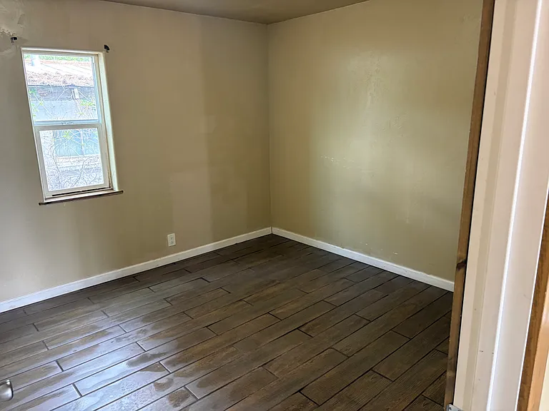 300 W Jefferson Ave #3 — Photo 2