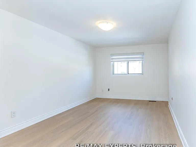 31 Carleton Pl — Photo 10