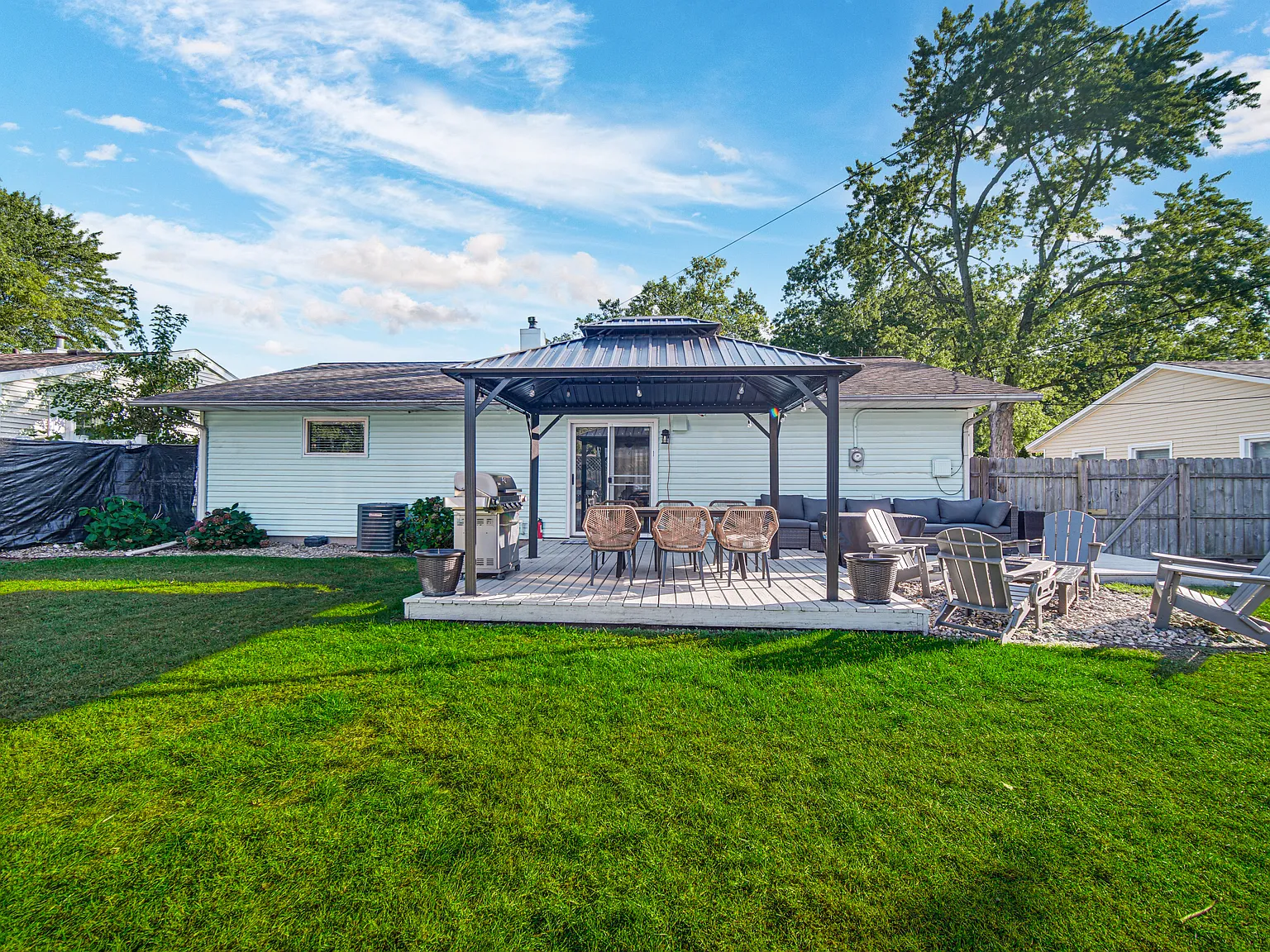 4 bed, $4,000 — Photo 1