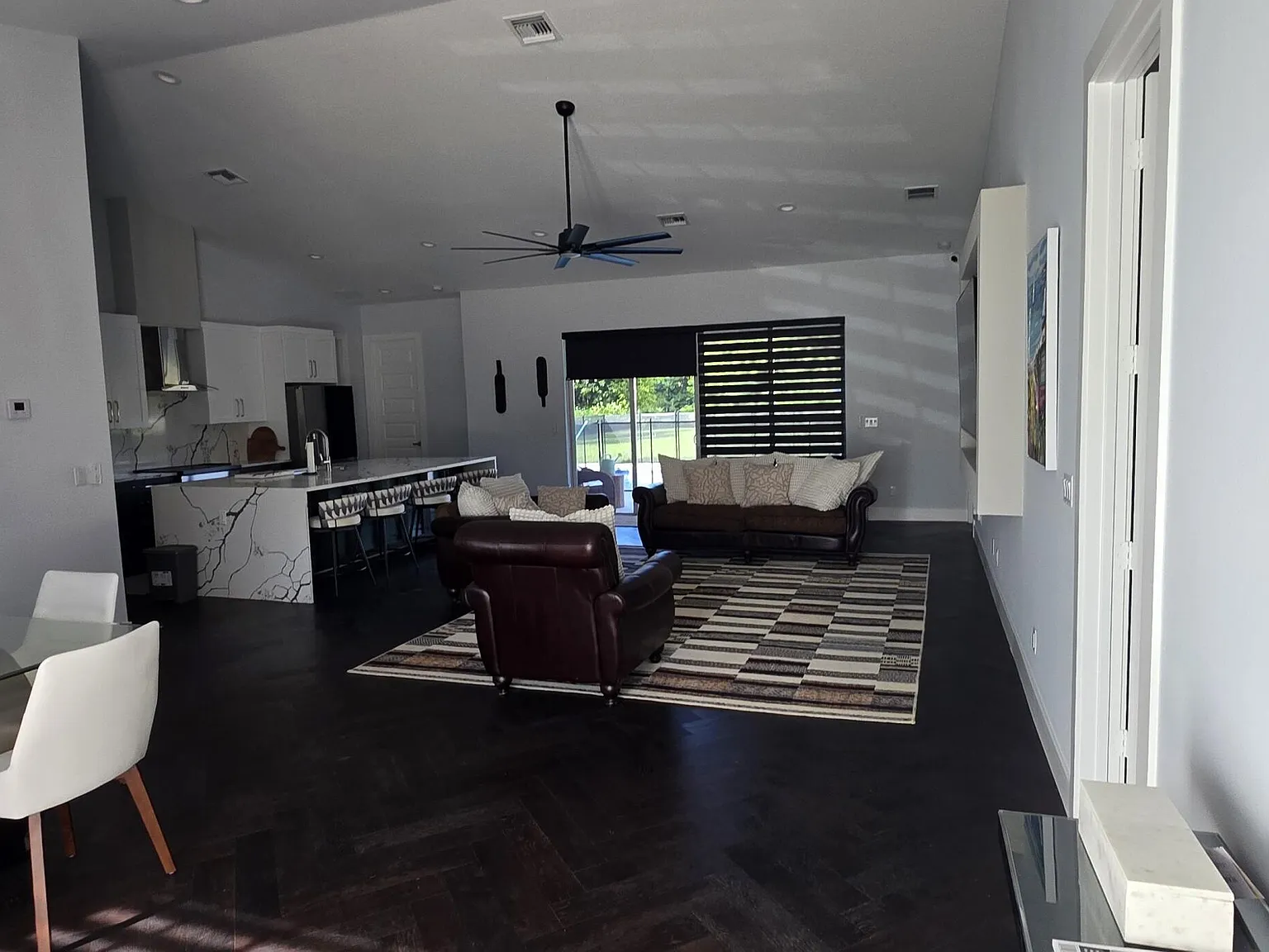 4 bed, 4.0 bath, 2293 sqft, $4,200 — Photo 4