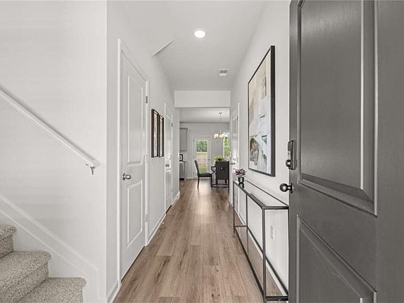 3rd image of 107 Maplewood Ln