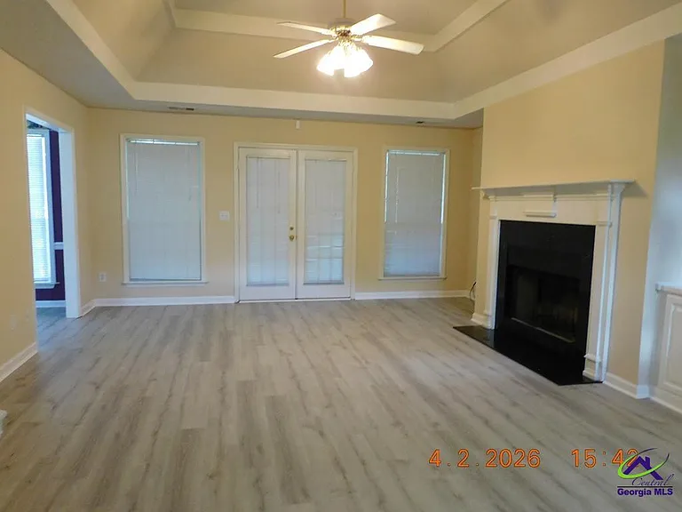 225 Waterford Dr — Photo 2