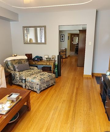 4th image of 4240 N Richmond St