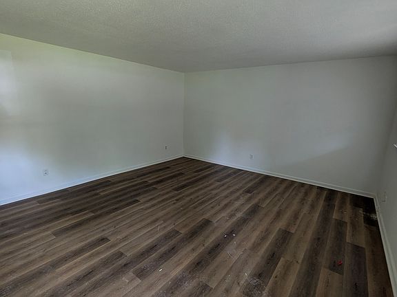 4th image of 155 Golfview Dr #1